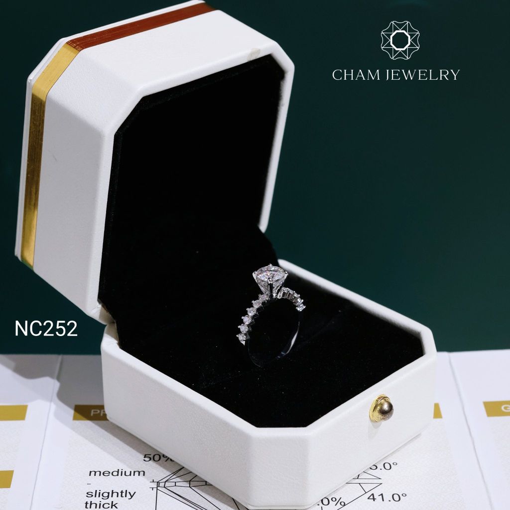 Nhẫn NC252 CHAM JEWELRY, Nhẫn Full Đá Moissanite Chủ 6.3mm (Barcode OCNN58)