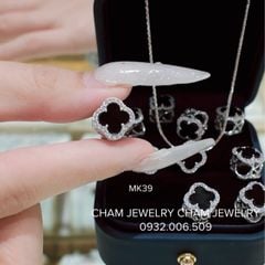 Mặt Dây Chuyền MK39 CHAM JEWELRY, Mặt Cỏ 4 Lá Đen Viền Tấm Bản 8.0mm (Barcode TCH1013).