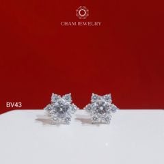 Hoa Tai BV43 CHAM JEWELRY, Hoa Tai Xoàn Hoa Tia Chủ 5.0mm (Barcode TBV498).