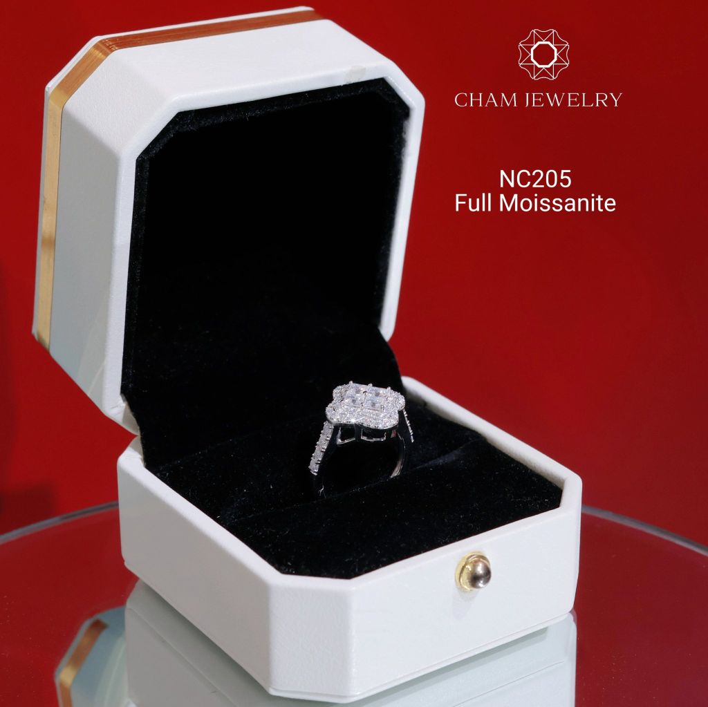 Nhẫn NC205 CHAM JEWELRY, Nhẫn Kết Full Moissanite Cỏ 4 Lá Bản 13.0mm (Barcode OCNN30)