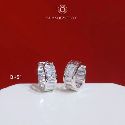 Hoa Tai BK51 CHAM JEWELRY, Hoa Tai Full Đá Barget Bản 5.5mm (Barcode TBK217).