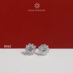Hoa Tai BD62 CHAM JEWELRY, Hoa Tai Hoa Tia Chủ 4.0mm (Barcode TBD1736).