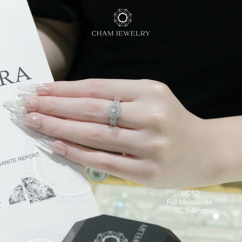 Nhẫn NC52 CHAM JEWELRY, Full Kim Cương Moissanite 5.4mm (Barcode ONNU38).