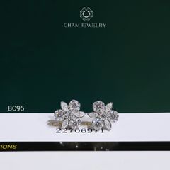 Hoa Tai BC95 CHAM JEWELRY, Hoa Tai Ba Cánh Đá Moissanite C&C Chủ 3.0mm (Barcode OCB49)