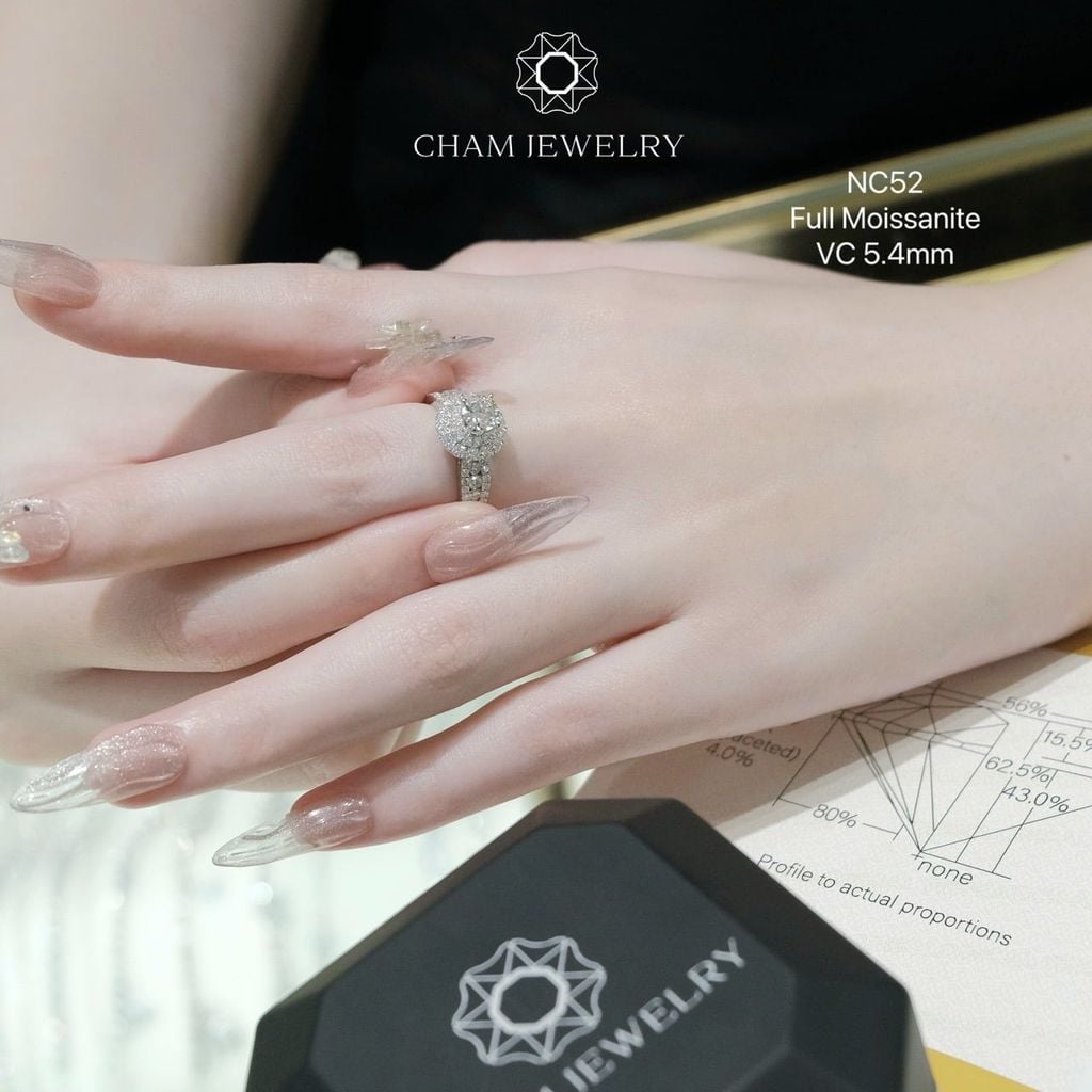 Nhẫn NC52 CHAM JEWELRY, Full Kim Cương Moissanite 5.4mm (Barcode ONNU38).