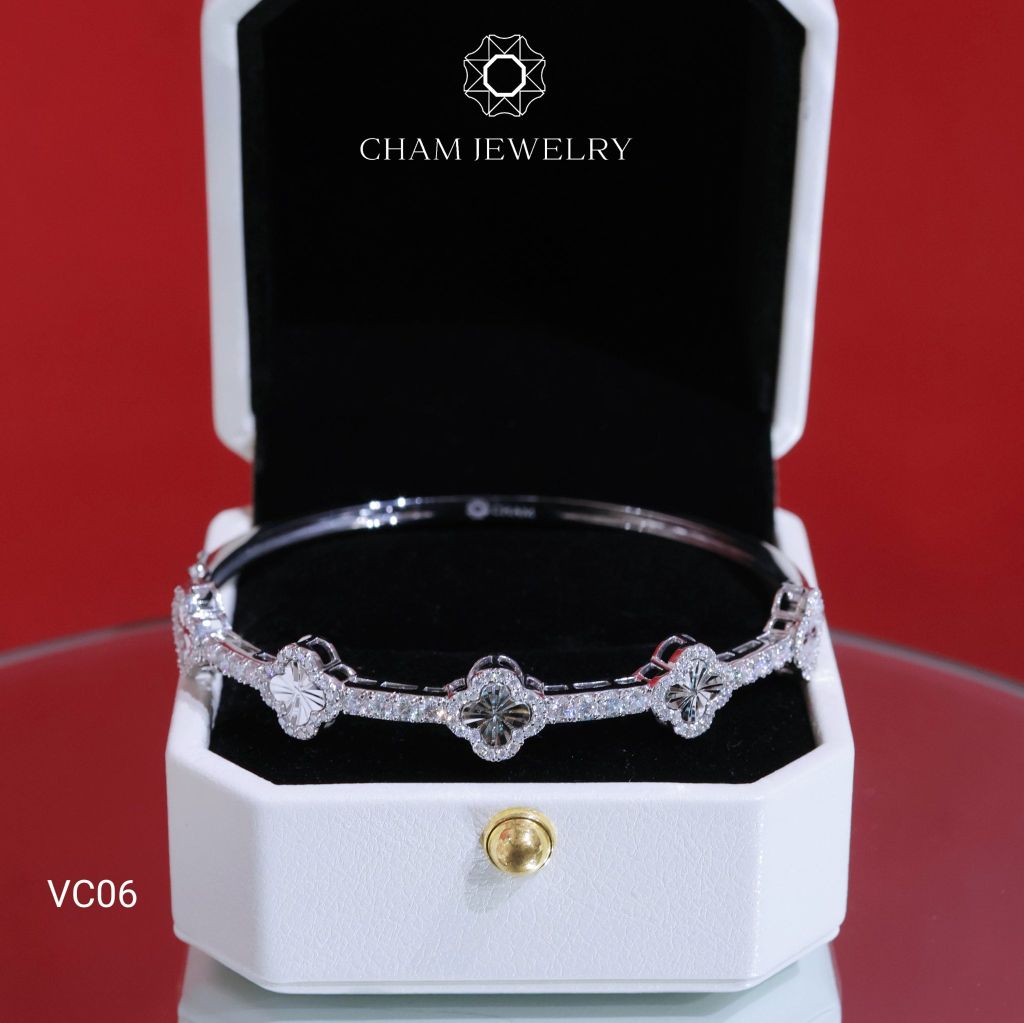 Vòng Tay VC06 CHAM JEWELRY, Full Moissanite 4 Lá Bản 8.0mm (Barcode OPV01).