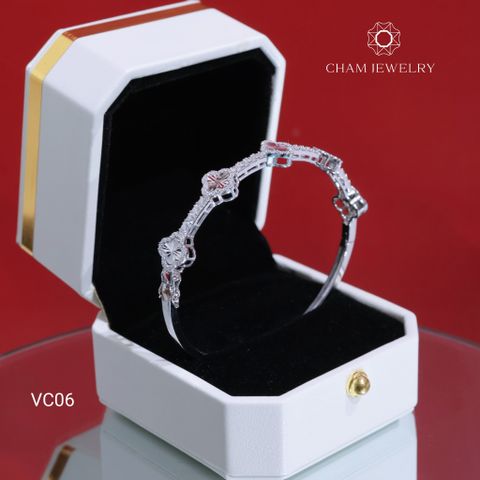 Vòng Tay VC06 CHAM JEWELRY, Full Moissanite 4 Lá Bản 8.0mm (Barcode OPV01).
