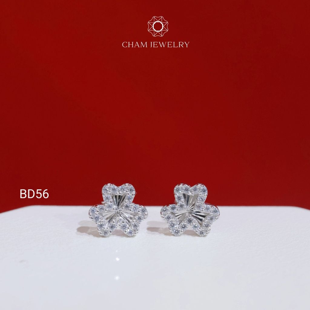 Hoa Tai BD56 CHAM JEWELRY, Hoa Tai Cỏ 3 Lá Chạm Máy Viền Đá Tấm Bản 7.0mm (Barcode TBD1689).