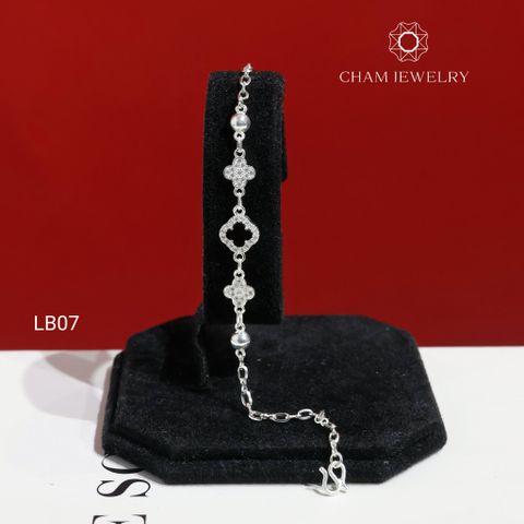 Lắc Tay Bé LB07 CHAM JEWELRY, Lắc Tay Cỏ 4 Lá Đen Viền Tấm (Barcode TLBC763)
