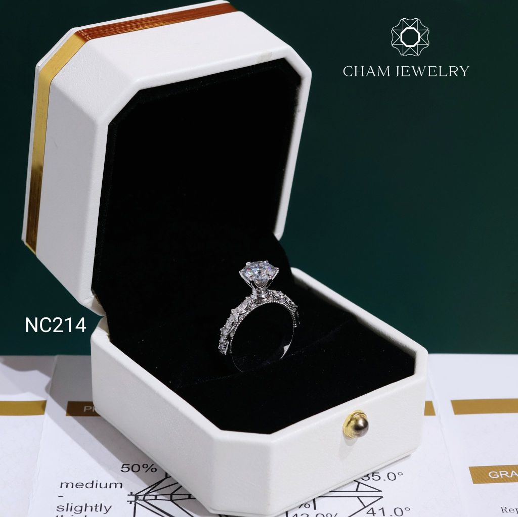 Nhẫn NC214 CHAM JEWELRY, Full Đá Moissanite Chủ 7.2mm (Barcode OCNN42)