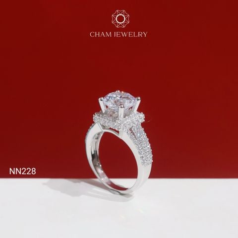 Nhẫn NN228 CHAM JEWELRY, Xoàn Vuông Chủ 8.5mm (Barcode TNN1790).
