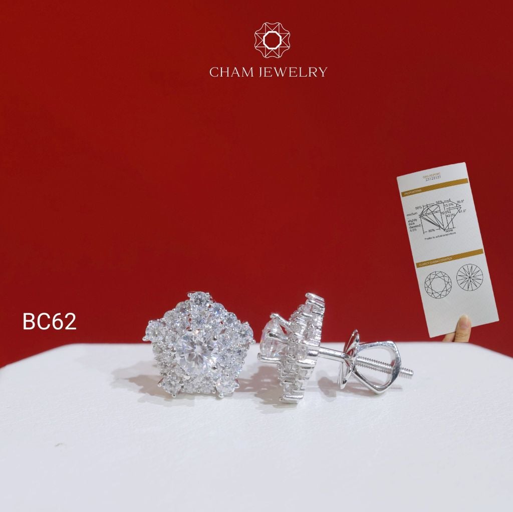 Hoa Tai CHAM JEWELRY BC62, Hoa Tai Full Moissanite Chủ 4.5mm (Barcode TVM134)