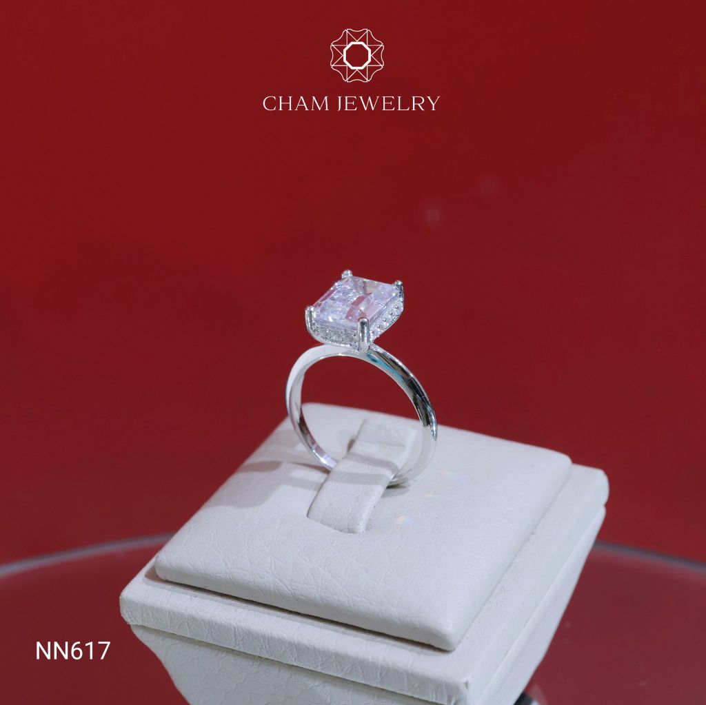 Nhẫn NN617 CHAM JEWELRY, Chủ Emerald 7x9mm (Barcode NNNH47)