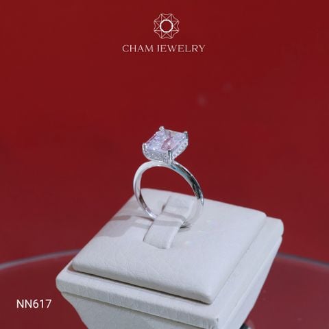 Nhẫn NN617 CHAM JEWELRY, Chủ Emerald 7x9mm (Barcode NNNH47)