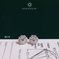 Hoa Tai BC75 CHAM JEWELRY, Hoa Tai Full Moissanite Chủ 5.0mm (Barcode OCB07)