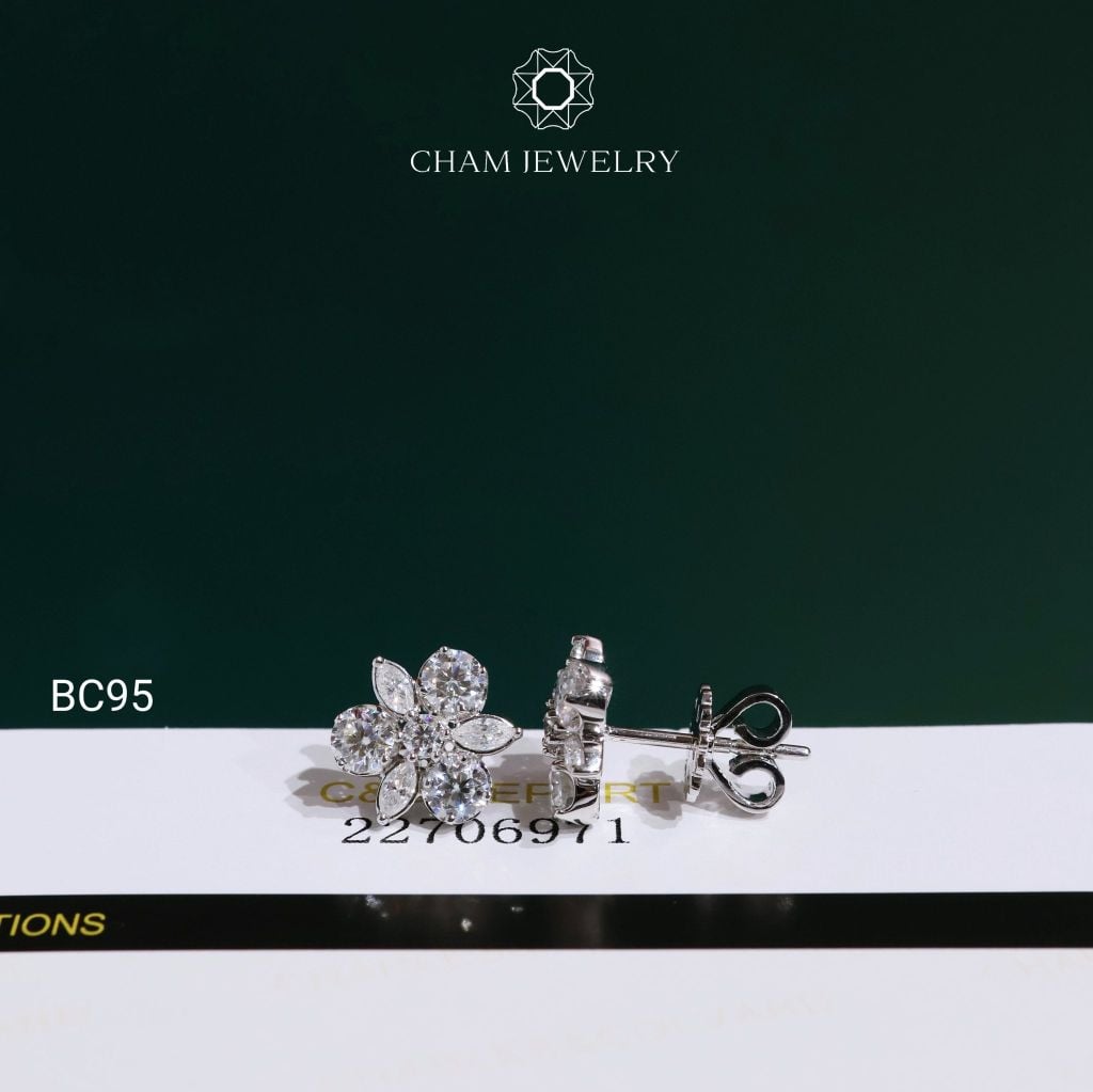 Hoa Tai BC95 CHAM JEWELRY, Hoa Tai Ba Cánh Đá Moissanite C&C Chủ 3.0mm (Barcode OCB49)