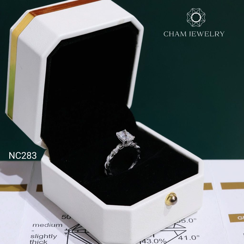 Nhẫn NC283 CHAM JEWELRY, Nhẫn Kiểu Xoắn Full Đá Moissanite C&C Chủ 5x7mm(Barcode OHN21)