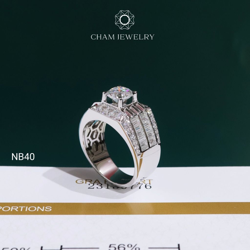 Nhẫn Nam NB40 CHAM JEWELRY, Full Moissanite Chủ 7.5mm (Barcode OCNA08)
