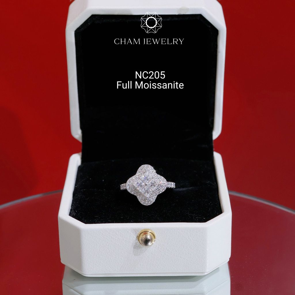 Nhẫn NC205 CHAM JEWELRY, Nhẫn Kết Full Moissanite Cỏ 4 Lá Bản 13.0mm (Barcode OCNN30)