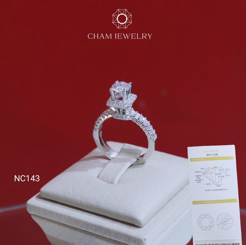 Nhẫn NC143 CHAM JEWELRY, Full Đá Moissanite Chủ 5.4mm (Barcode OHN14)