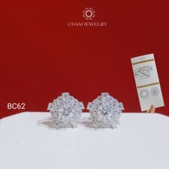 Hoa Tai CHAM JEWELRY BC62, Hoa Tai Full Moissanite Chủ 4.5mm (Barcode TVM134)