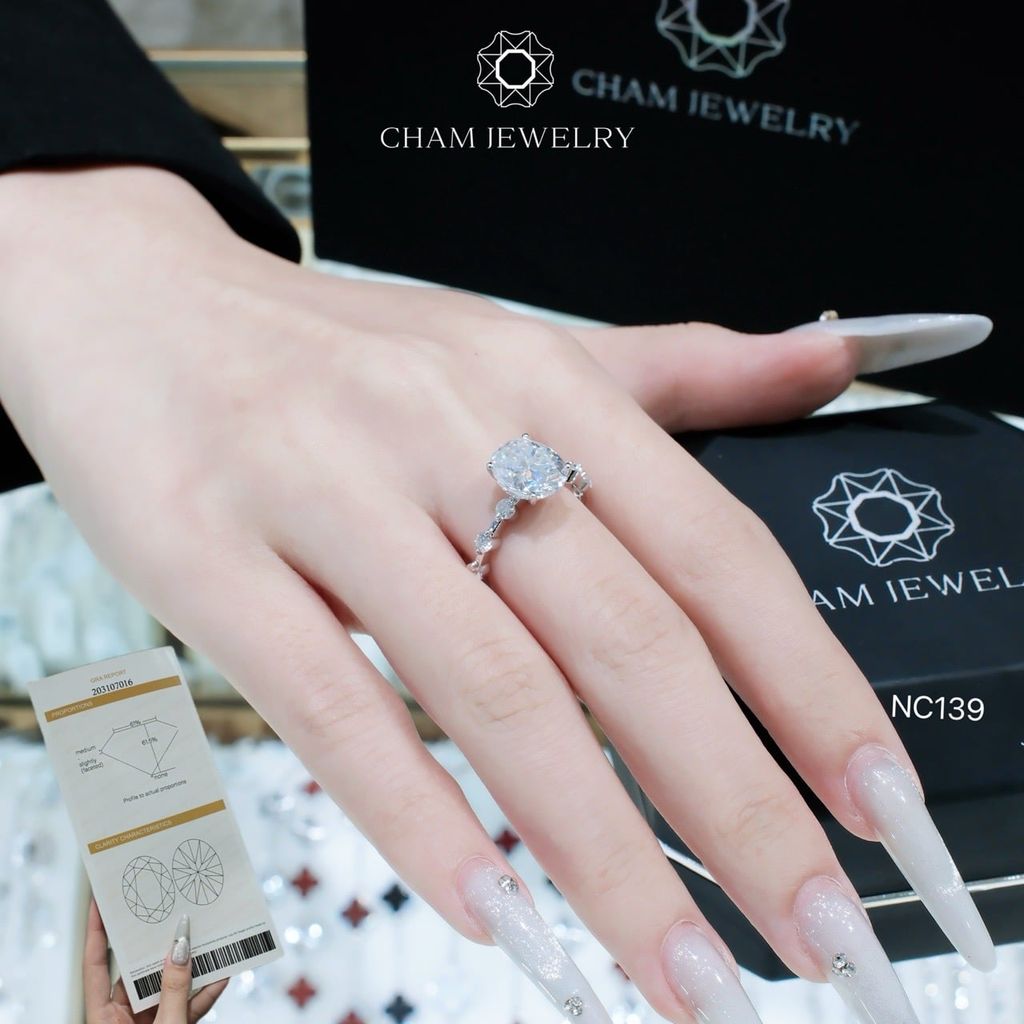 Nhẫn NC139 CHAM JEWELRY, Full Đá Moissanite Chủ Ovan 8x10mm (Barcode ONNU208)