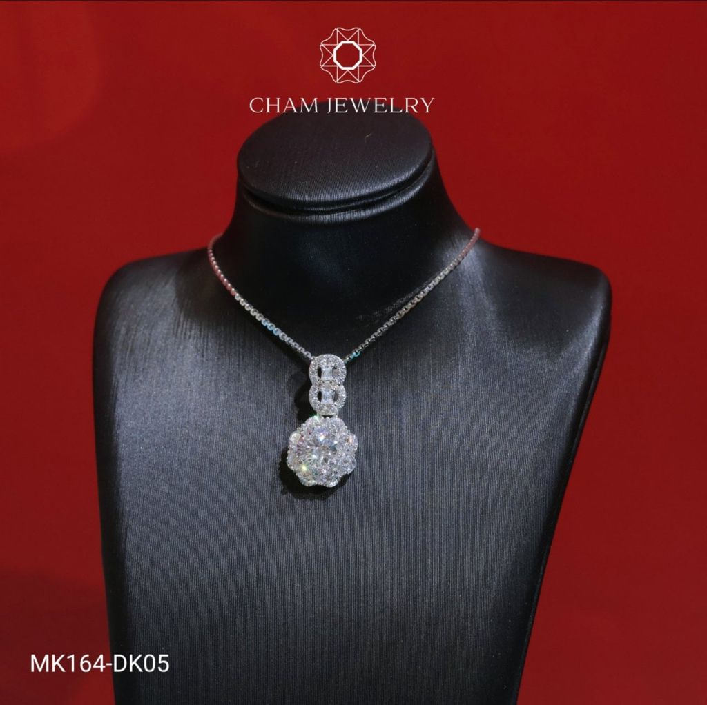 Mặt Dây Chuyền MK164, Mặt Hoa, CHAM JEWELRY Chủ 6.0mm (Barcode TMA1866)