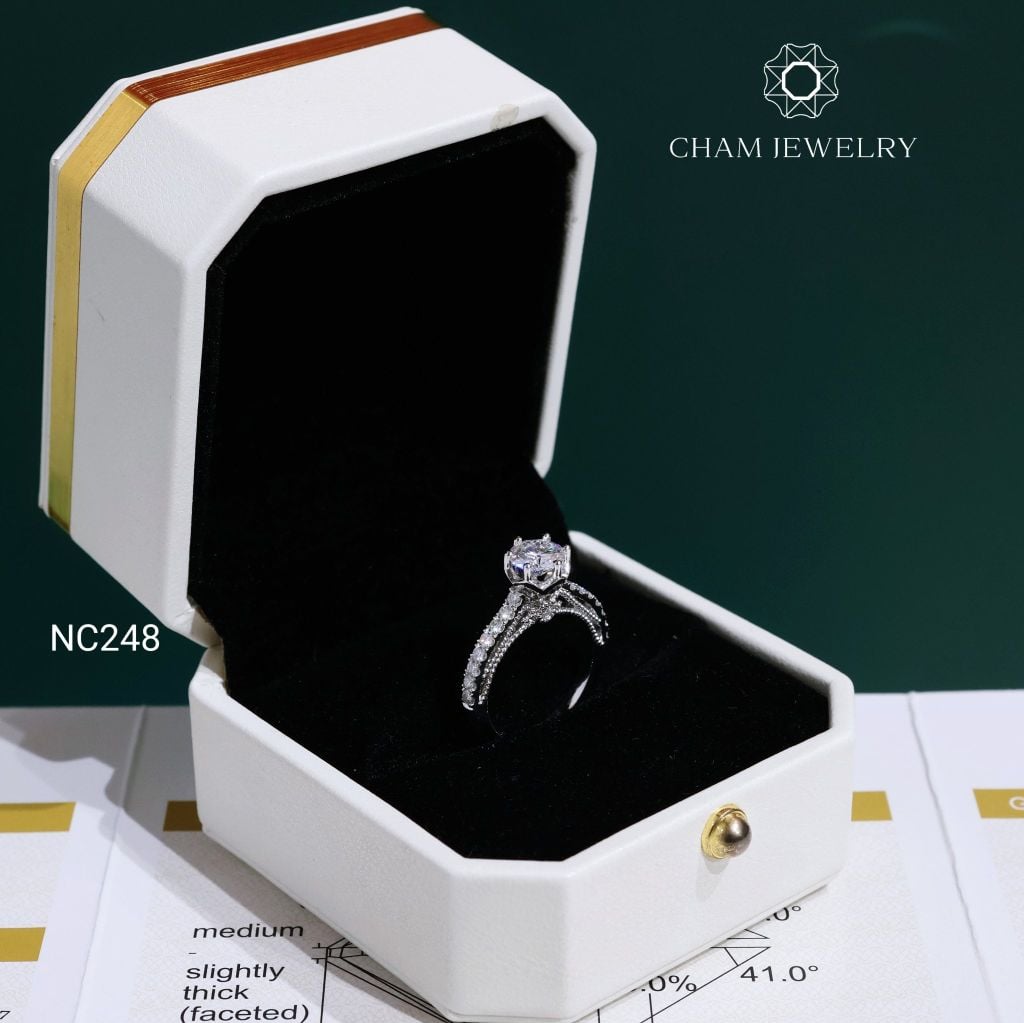 Nhẫn NC248 CHAM JEWELRY, Nhẫn Full Đá Moissanite Chủ 6.3mm (Barcode OCNN63)