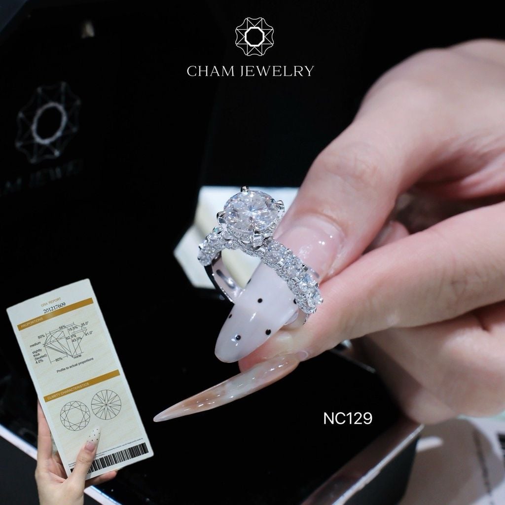 Nhẫn NC129 CHAM JEWELRY, Full Đá Moissanite Chủ 8.1mm (Barcode OTN04)