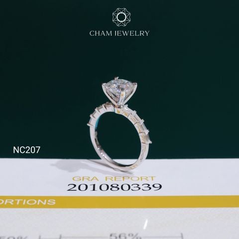 Nhẫn NC207 CHAM JEWELRY, Nhẫn Full Moissanite Chủ 7.5mm (Barcode OCNN32)