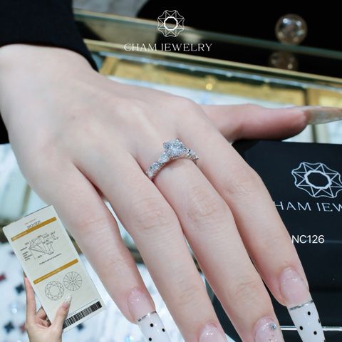Nhẫn NC126 CHAM JEWELRY, Full Đá Moissanite Chủ 6.3mm (Barcode OTN01)