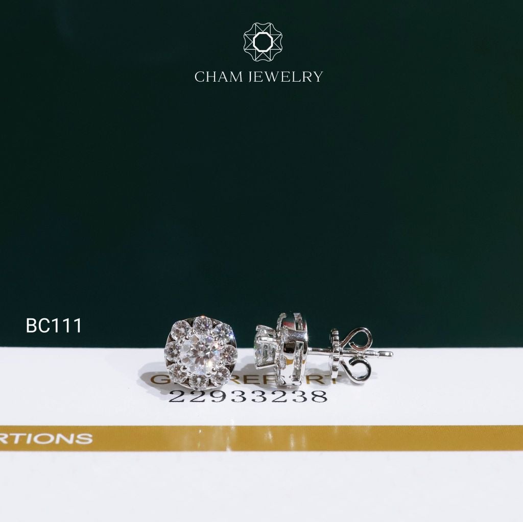 Hoa Tai BC111 CHAM JEWELRY, Hoa Tai Chủ 4.5mm Full Moissanite (OCB20)