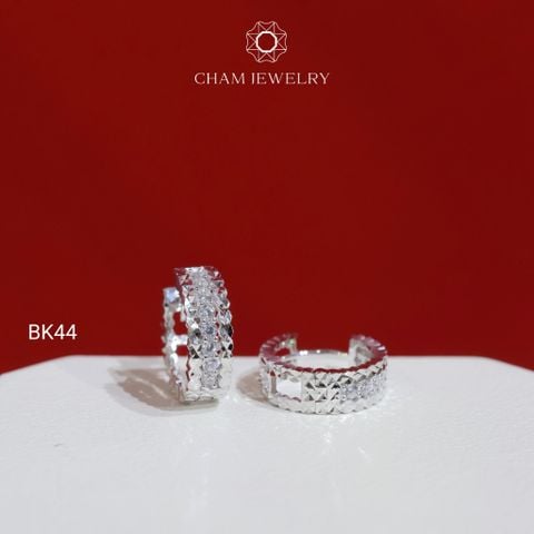 Hoa Tai BK44 CHAM JEWELRY, Hoa Tai 1 Hàng Tấm Viền Chạm Máy (Barcode TBK227).