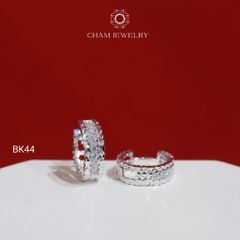 Hoa Tai BK44 CHAM JEWELRY, Hoa Tai 1 Hàng Tấm Viền Chạm Máy (Barcode TBK227).
