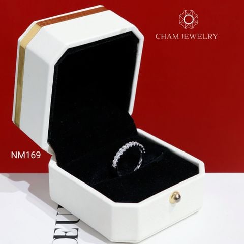 Nhẫn NM169 CHAM JEWELRY , Nhẫn Kiểu Nửa Hàng Đá Barget 2.5mm (Barcode TQB25207).