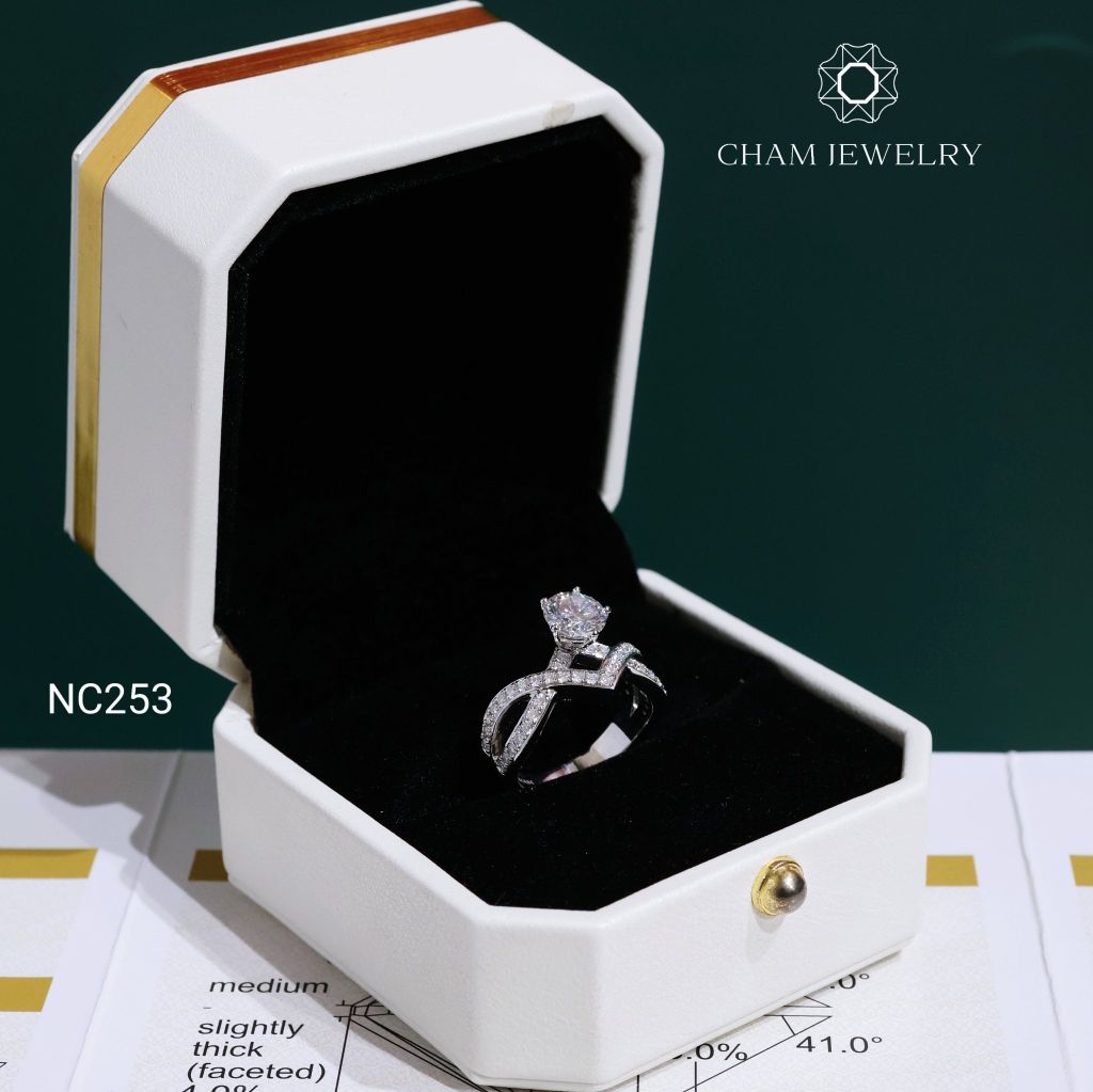 Nhẫn NC253 CHAM JEWELRY, Nhẫn Full Đá Moissanite Chủ 6.5mm (Barcode OCNN60)