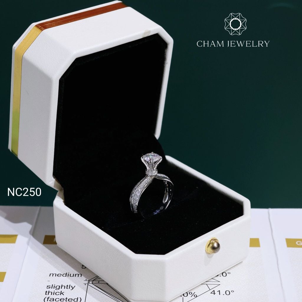 Nhẫn NC250 CHAM JEWELRY, Nhẫn Full Đá Moissanite Chủ 6.3mm (Barcode OCNN61)
