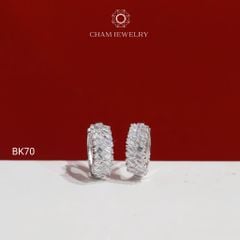 Hoa Tai BK70 CHAM JEWELRY, Hoa Tai Khoen Đá Barget Bản 4.5mm (Barcode TBK107).