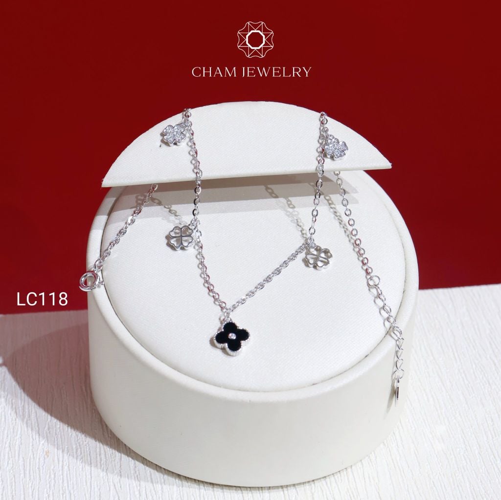 Lắc Chân LC118 CHAM JEWELRY, Lắc Chân 4 Lá Trắng Đen(Barcode CLACY24)