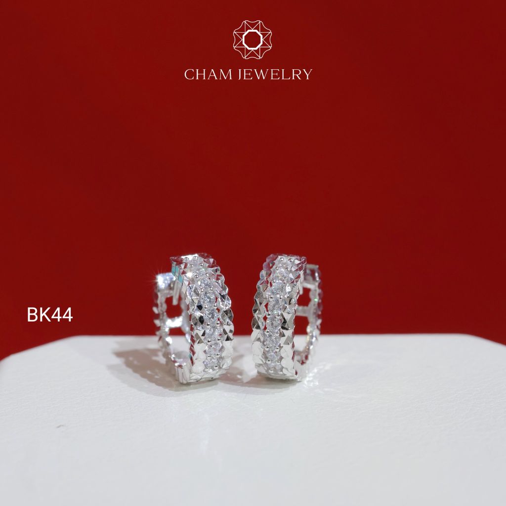 Hoa Tai BK44 CHAM JEWELRY, Hoa Tai 1 Hàng Tấm Viền Chạm Máy (Barcode TBK227).
