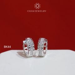 Hoa Tai BK44 CHAM JEWELRY, Hoa Tai 1 Hàng Tấm Viền Chạm Máy (Barcode TBK227).