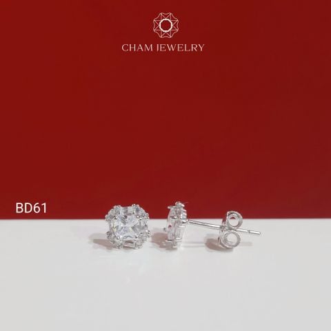 Hoa Tai BD61 CHAM JEWELRY, Hoa Tai Chủ Vuông (Barcode TBD1638).