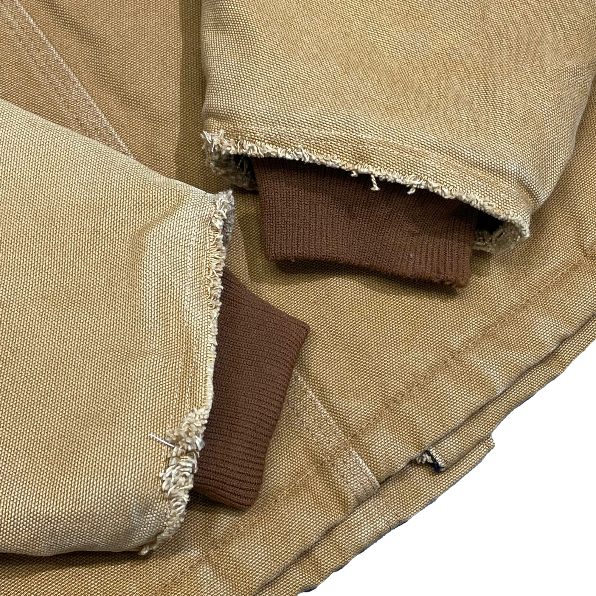  CARHARTT J002 ARCTIC-LINED TRADITIONAL DUCK JACKET 