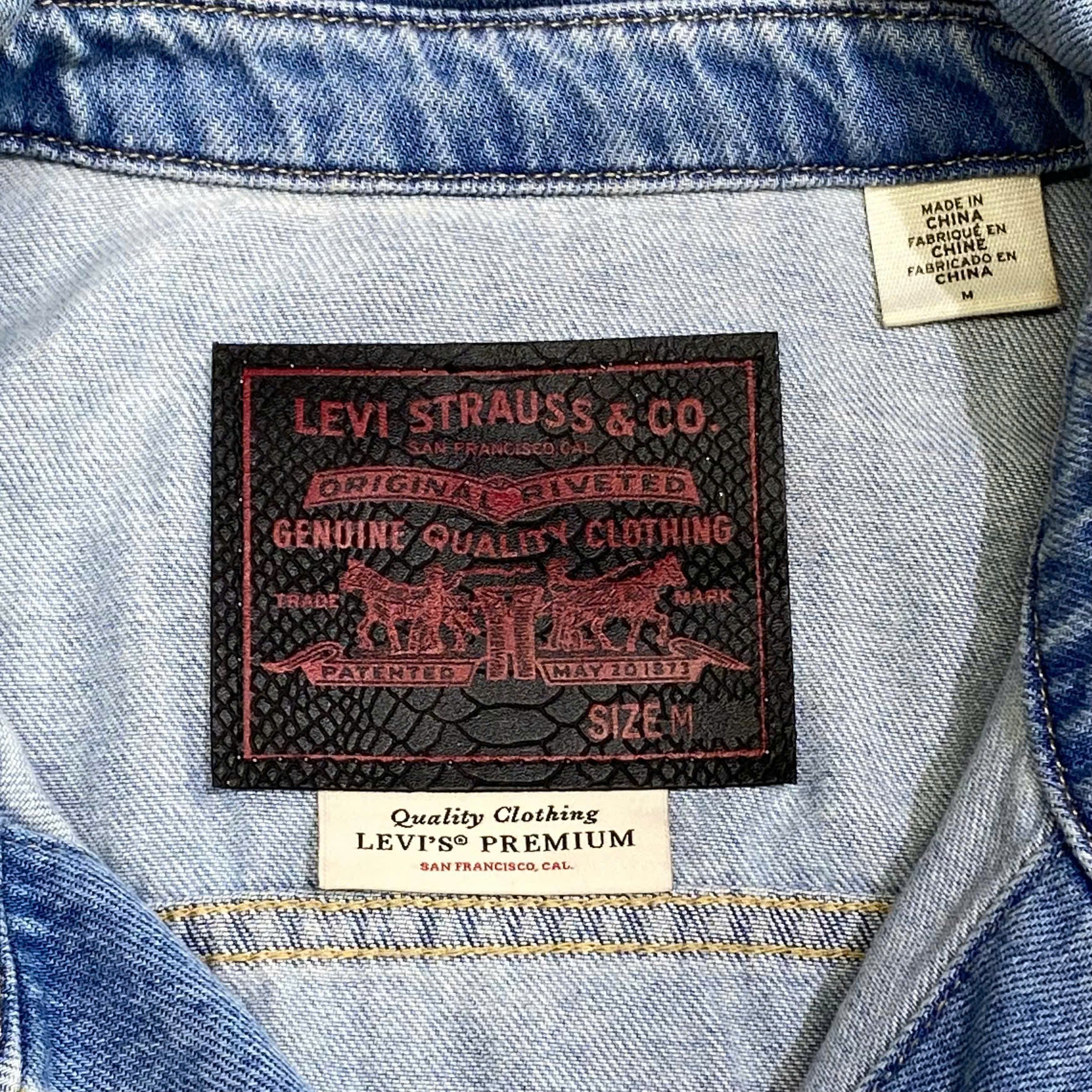  LEVI’S PREMIUM DENIM JACKET 