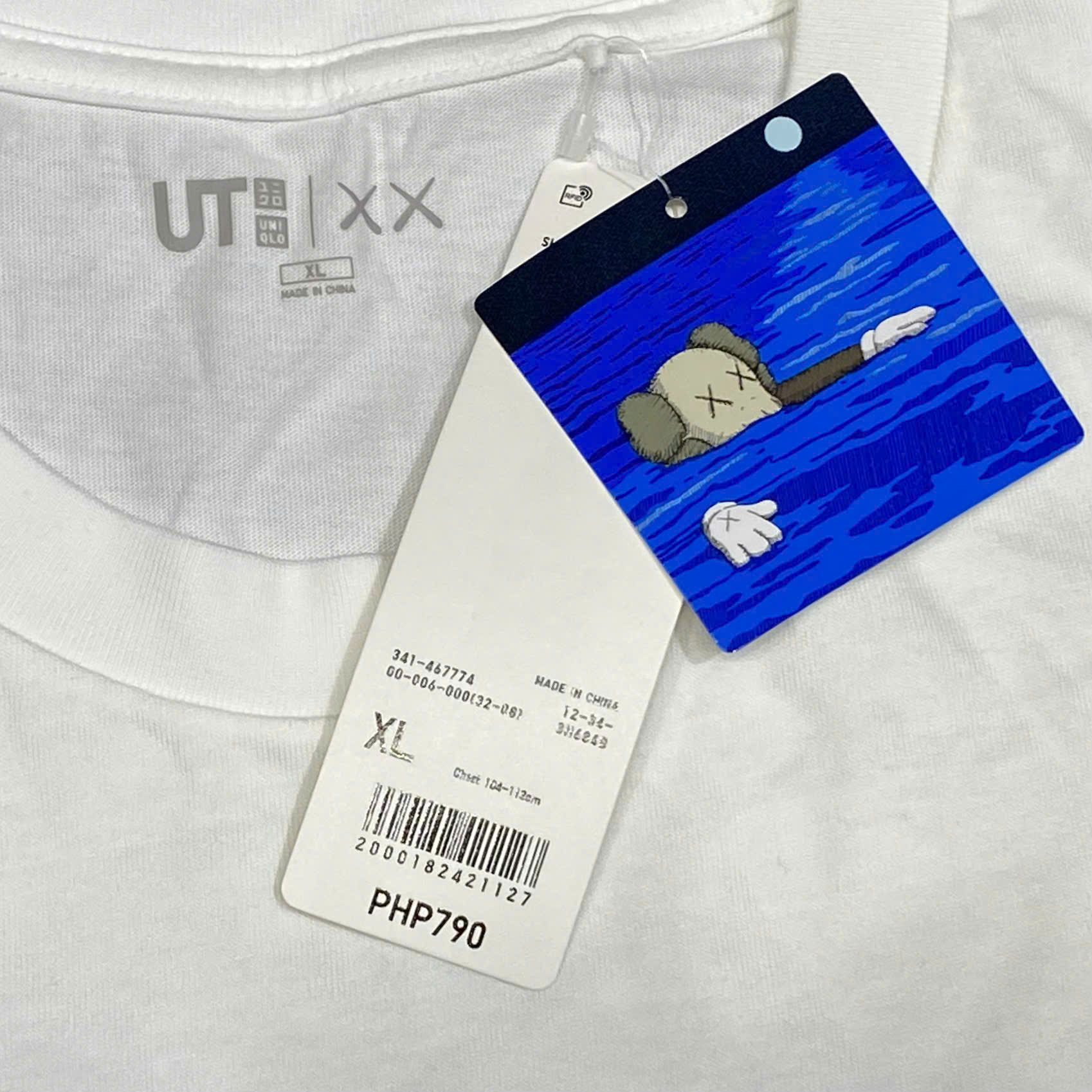  KAWS X UNIQLO UT GRAPHIC WHITE T SHIRT 