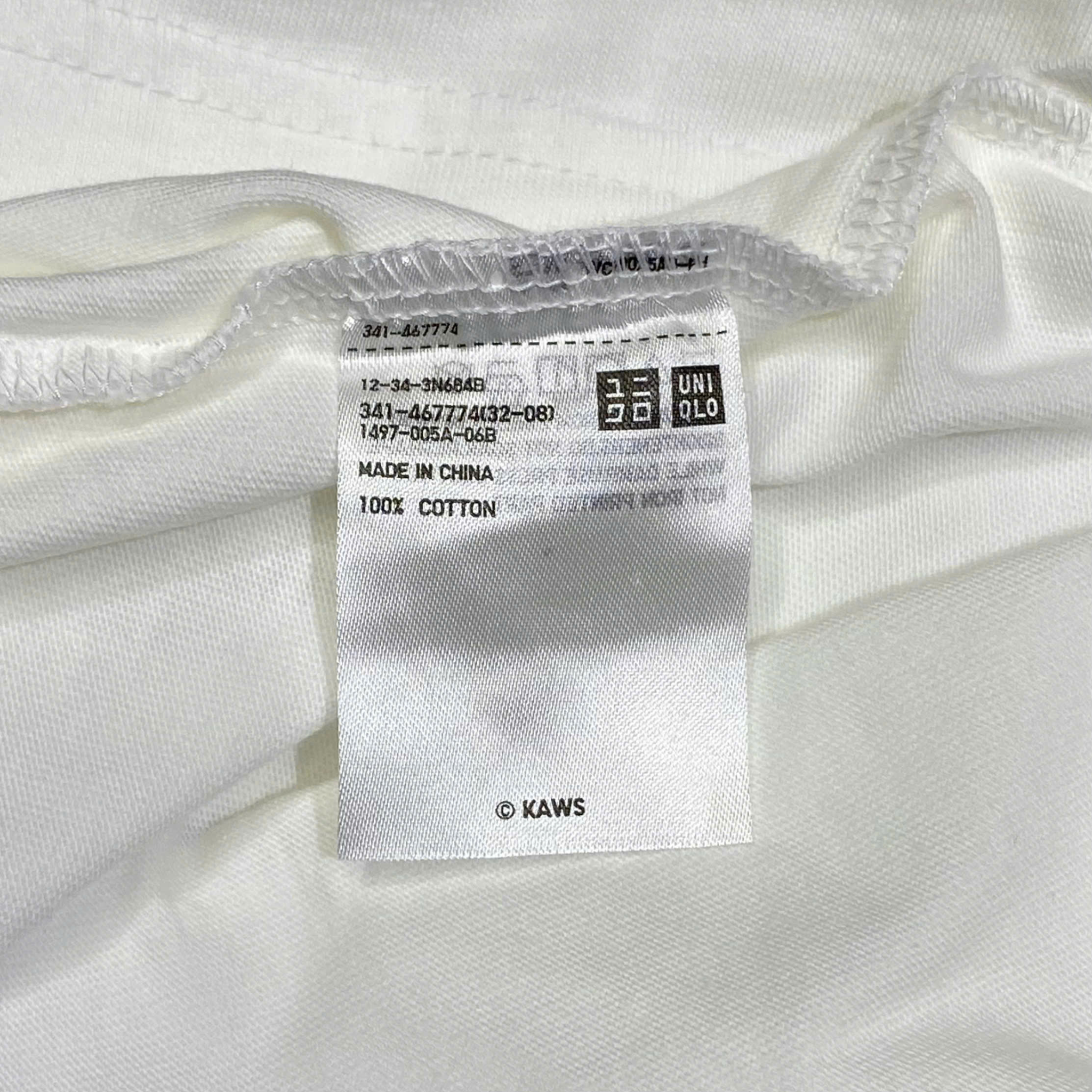  KAWS X UNIQLO UT GRAPHIC WHITE T SHIRT 