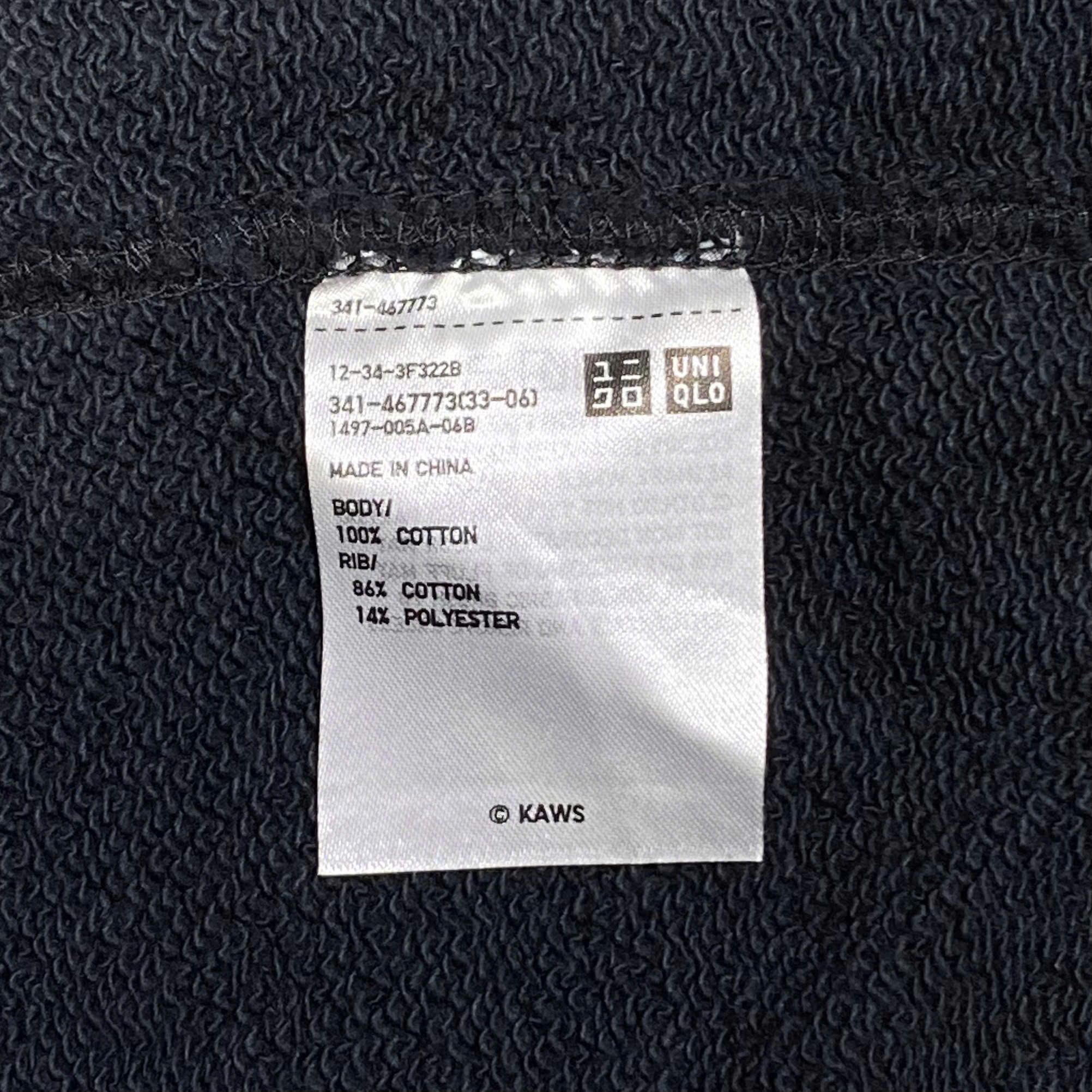  KAWS X UNIQLO LONGSLEEVE SWEATSHIRT BLACK 