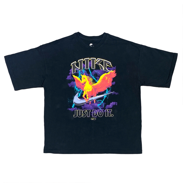  NIKE PEGASUS GRAPHIC T-SHIRT IN BLACK 
