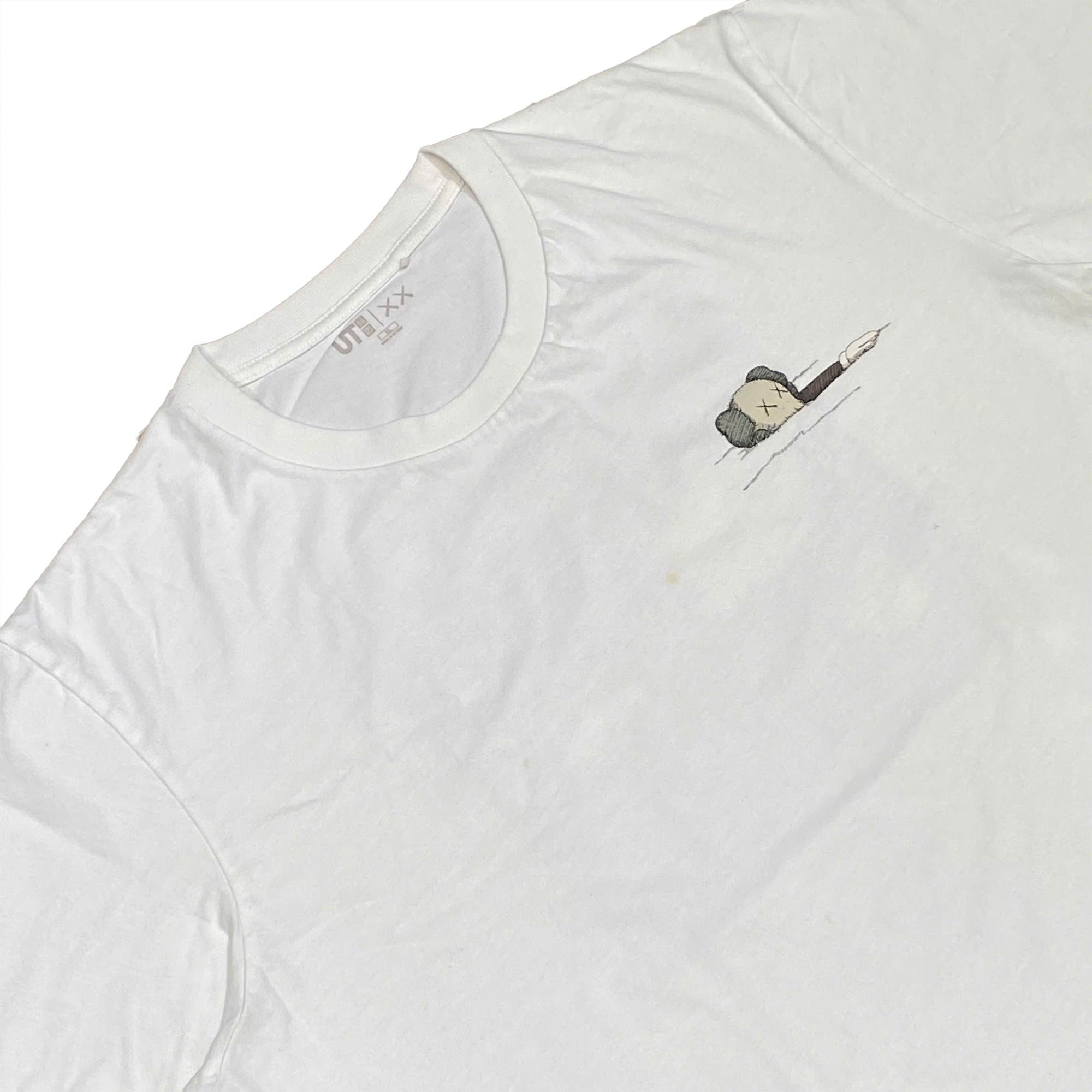  KAWS X UNIQLO UT SHORT SLEEVE ARTBOOK COVER T-SHIRT WHITE 