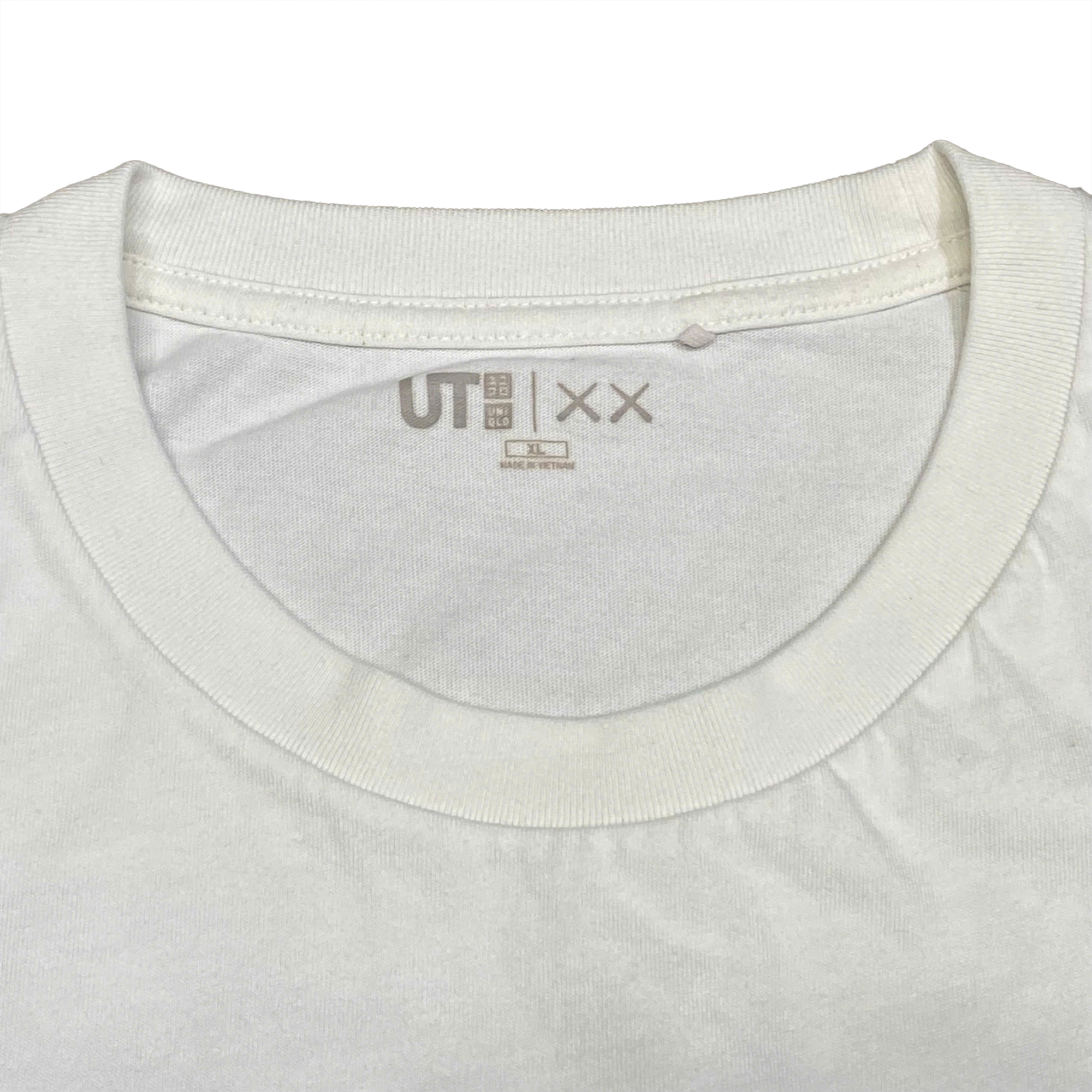  KAWS X UNIQLO UT SHORT SLEEVE ARTBOOK COVER T-SHIRT WHITE 